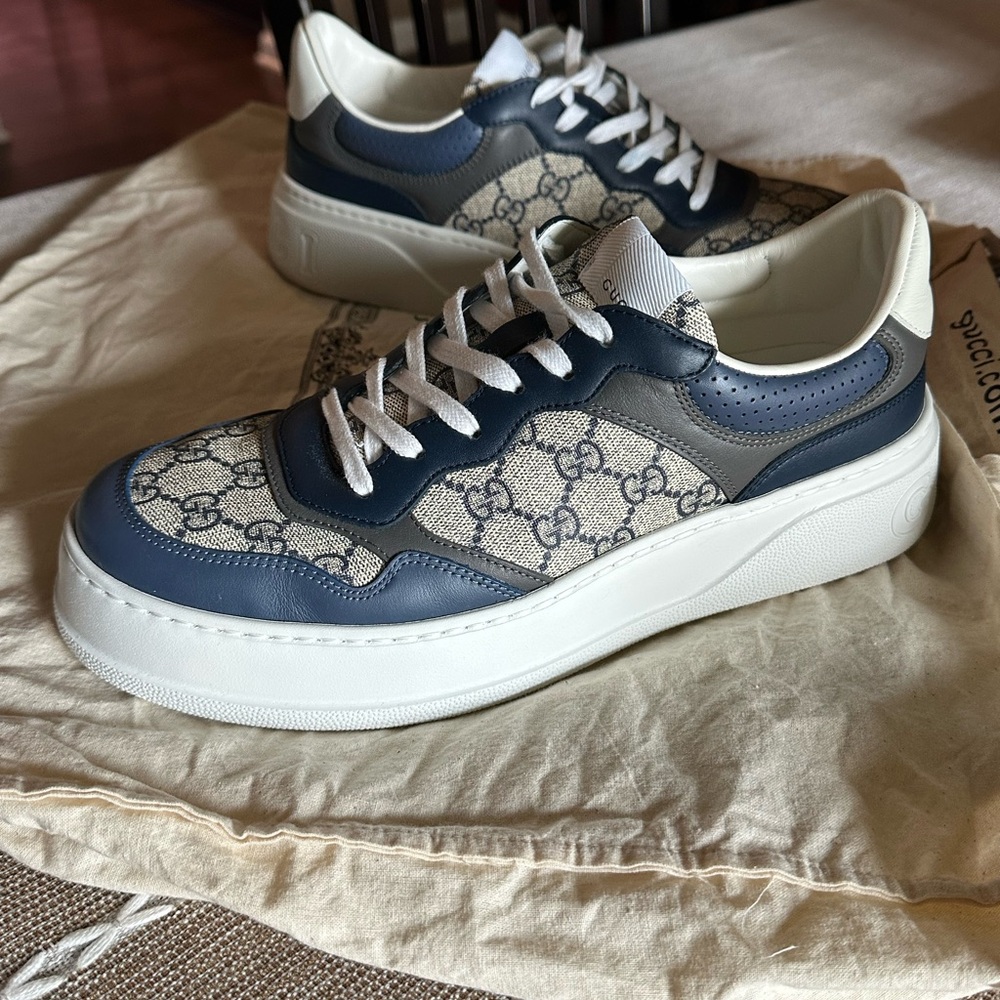 Gucci Navy and Cream Patterned Sneakers - Picture 3 of 7